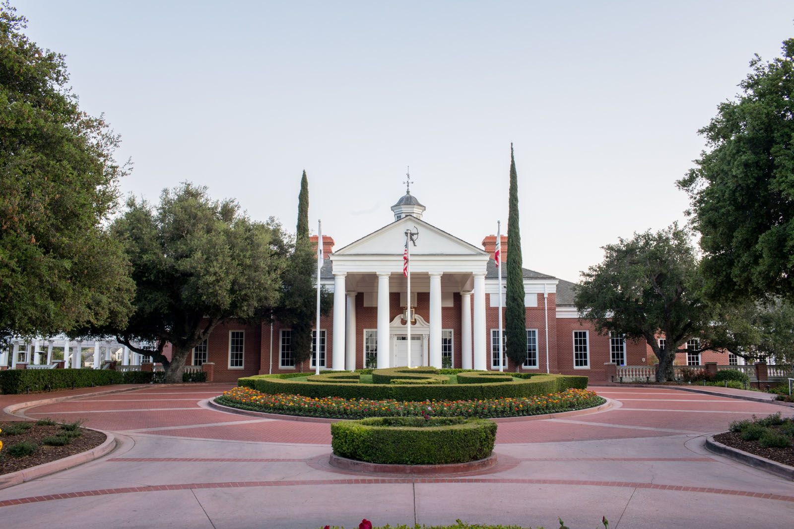 Country club entry to the golf course